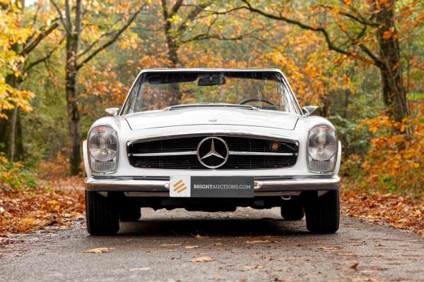 Mercedes-Benz 280 SL Pagode – Handgeschakeld – EU-uitvoering – 2.8 liter zes-in-lijn. 