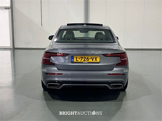 Volvo S60 Recharge T8 R-Design 2.0 AWD 392pk 2021 (Origineel-NL), L-726-VX