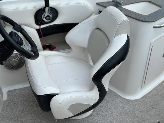 Chaparral 225 SSi Sportboot / Speedboot met Kajuit, MerCruiser 300pk – 2012