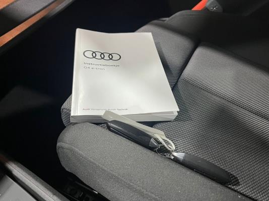 Audi Q4 e-tron 40 Launch edition Advanced Plus 77 kWh 204pk 2021 (Origineel-NL), N-823-PD