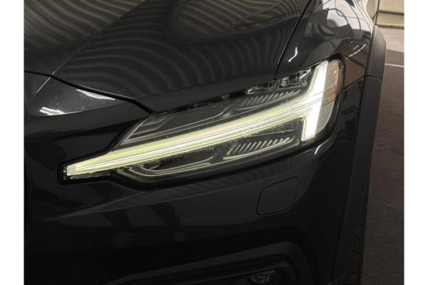 Volvo V60 Cross Country Pro 2.0 AWD 190pk 2020 (Origineel-NL), G-715-ZL