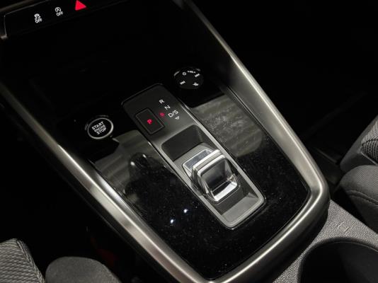 Audi A3 Limousine 30 Business edition TFSI 110pk 2021 (Origineel-NL), L-203-KD