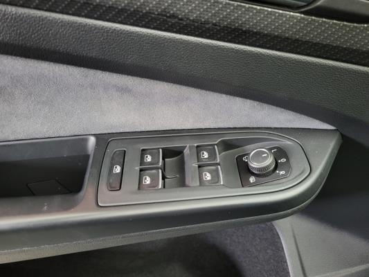 Volkswagen Golf eTSI R-Line 1.5 150pk 2020, L-081-FK