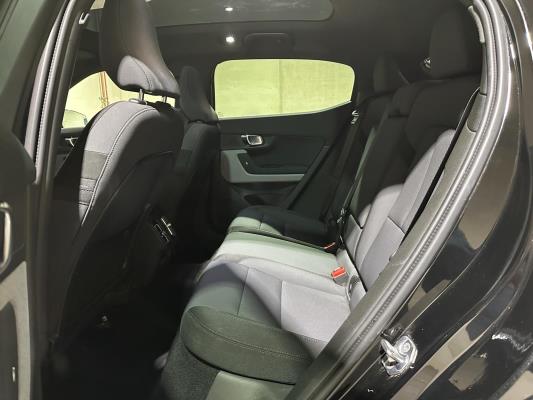 Polestar 2 Long Range Dual Motor Launch Edition 78kWh 408pk 2020 (Origineel-NL + 1e Eigenaar) J-075-LS