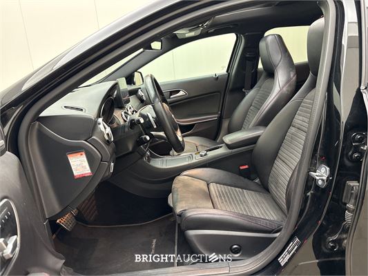Mercedes-Benz GLA200 Premium Plus 157pk 2018 (Origineel-NL) GLA-Klasse, TS-806-X