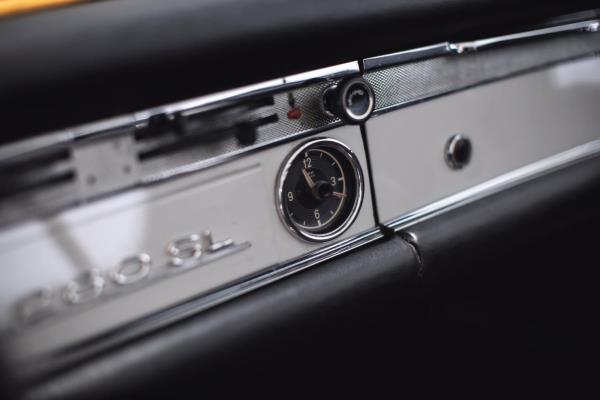 Mercedes-Benz 280 SL Pagode – Handgeschakeld – EU-uitvoering – 2.8 liter zes-in-lijn. 