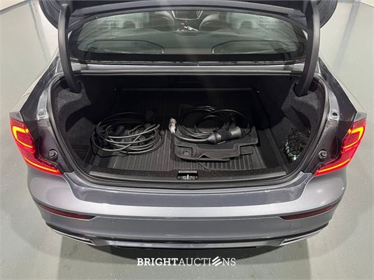 Volvo S60 Recharge T8 R-Design 2.0 AWD 392pk 2021 (Origineel-NL), L-726-VX