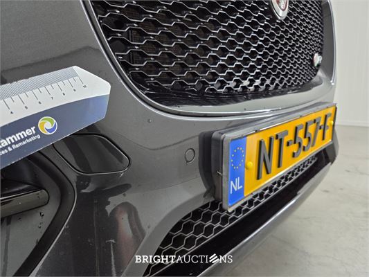 Jaguar F-PACE Portfolio 20d 2.0 AWD 180pk 2017 (Origineel-NL), NT-557-F