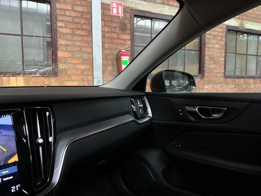 Volvo V60 2.0 T4 Momentum Proline 188pk 2019 (Origineel-NL), ZP-740-L