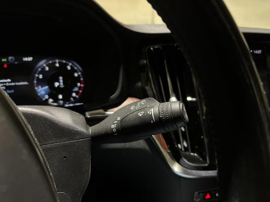 Volvo V60 Cross country Soft Hybride 2.0 B5 AWD pro 261pk 2020 (Origineel-NL), J-188-VT