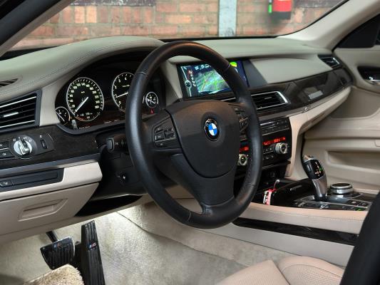 BMW ActiveHybrid7 F04 4.4 V8 465pk 2011