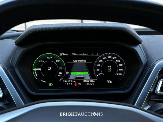 Audi Q4 e-tron 35 Launch edition Advanced 55 kWh 170pk 2021 (Origineel-NL + 1e eigenaar), N-165-PV
