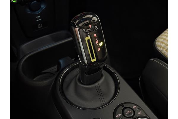 MINI Cooper Camden Plus Edition 33 kWh 184pk 2023 (Origineel-NL), S-308-XP