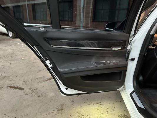 BMW ActiveHybrid7 F04 4.4 V8 465pk 2011 F04 Youngtimer