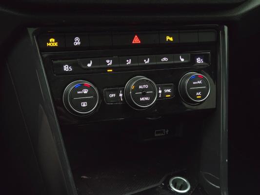 Volkswagen T-Roc Sport Business R 1.5 TSI 150pk 2019, L-422-GX