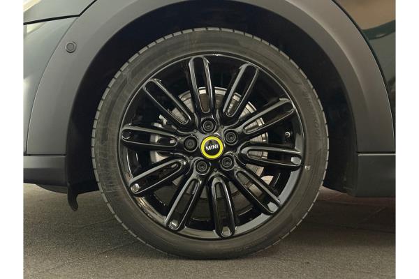 MINI Cooper Camden Plus Edition 33 kWh 184pk 2023 (Origineel-NL), S-308-XP