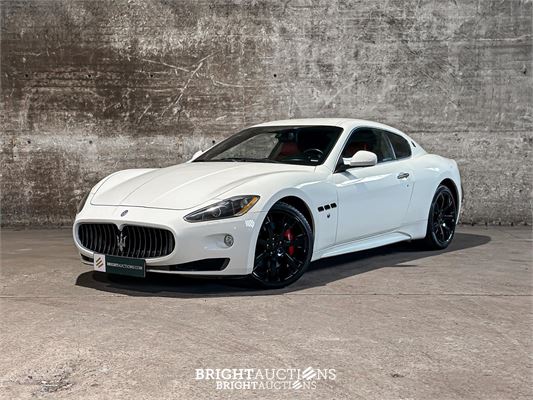 BRIGHT AUCTIONS: Luxury, sport and classic cars te Milsbeek