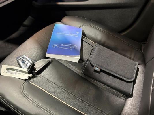 BMW 530e Touring Business Edition Plus M-Pakket 292pk 2023 (Origineel-NL) 5-Serie, S-330-LL