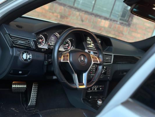 Mercedes-Benz E63 AMG 6.3 V8 -CARBON- 525pk 2010 (Origineel-NL), 47-LKB-6