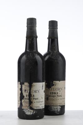TAYLORS VINTAGE PORT 1983 - Taylors - 2 Bottles