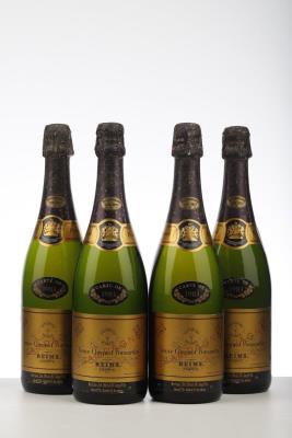 VEUVE CLICQUOT PONSARDIN CARTE D'OR 1983 - Veuve Clicquot - 4 Bottles
