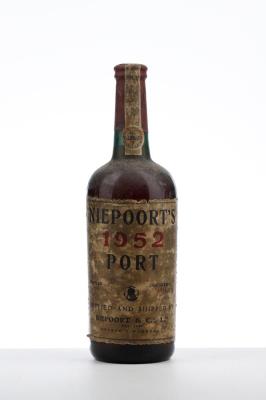NIEPOORT GARRAFEIRA PORT 1952 - Niepoort - Bottled in 1955 - Decanted in 1974 - 1 Bottle