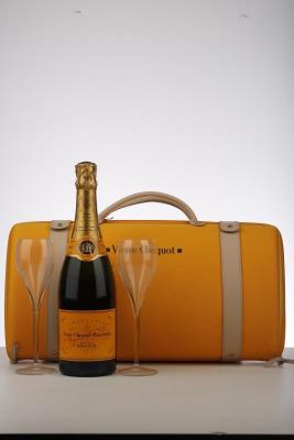 VEUVE CLICQUOT YELLOW LABEL TRAVELLER NV - Veuve Clicquot - 1 Bottle - Oc 1