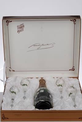 PERRIER JOUET BELLE EPOQUE 1976 - Perrier Jouet - 1 Bottle - Giftbox with 4 Glases