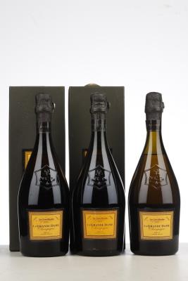 VEUVE CLICQUOT LA GRANDE DAME 1990 - Veuve Clicquot - 3 Bottles