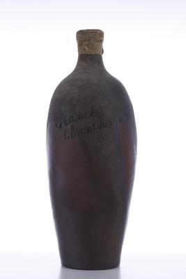 COGNAC GRANDE CHAMPAGNE 19th Century -  Jug, cracked wax capsule - 1 Bottle