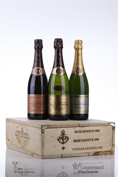 VEUVE CLICQUOT COLLECTION CASE 1985 ROSE RESERVE BRUT + 1988 VINTAGE RESERVE BRUT + 1988 RICH RESERVE DEMI SEC  - Veuve Clicqout - 3 Bottles - Owc 3