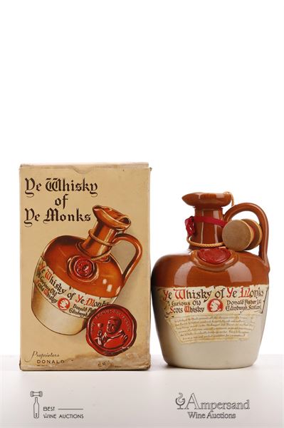 YE WHISKY OF YE MONKS CURIOUS OLD SCOTS WHISKY NV - Donald Fisher, presumed 70ies - 1 x 0,70Ltr - Jug in Oc 1