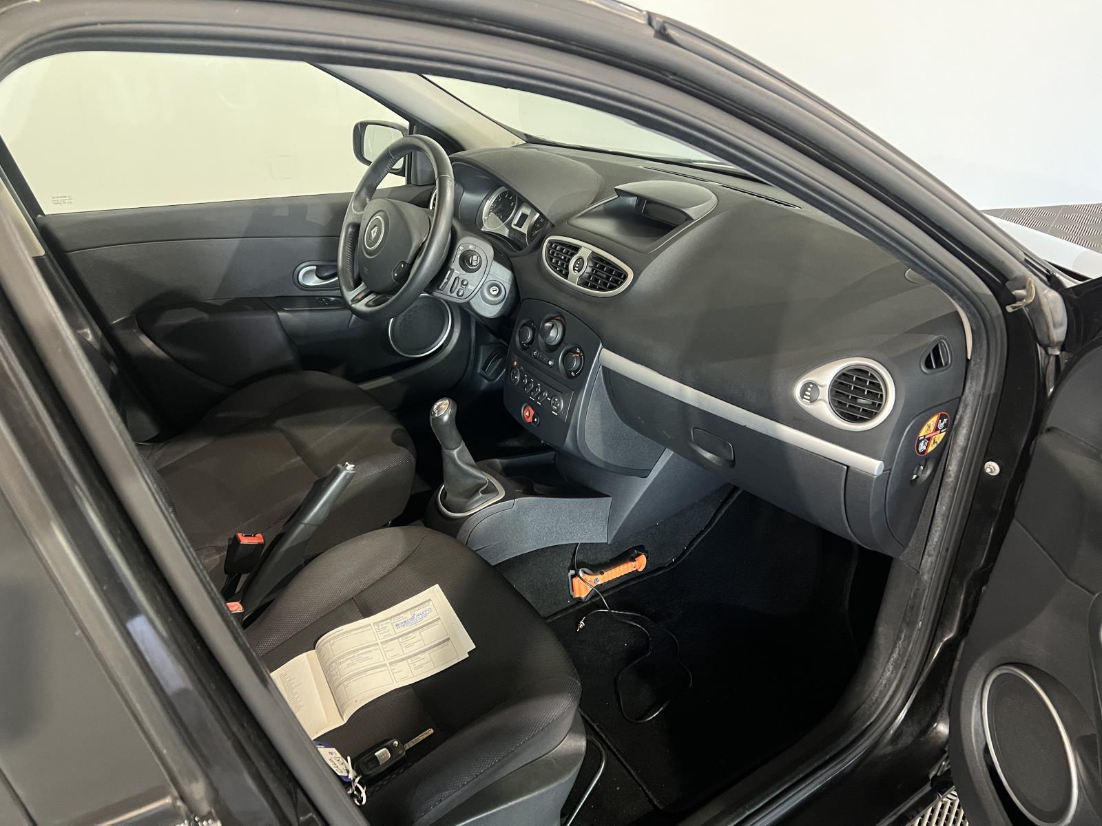 Renault | Clio | 1.2-16V Collection | 2009 | 176.659 km | 96HXJ9 | Logisch