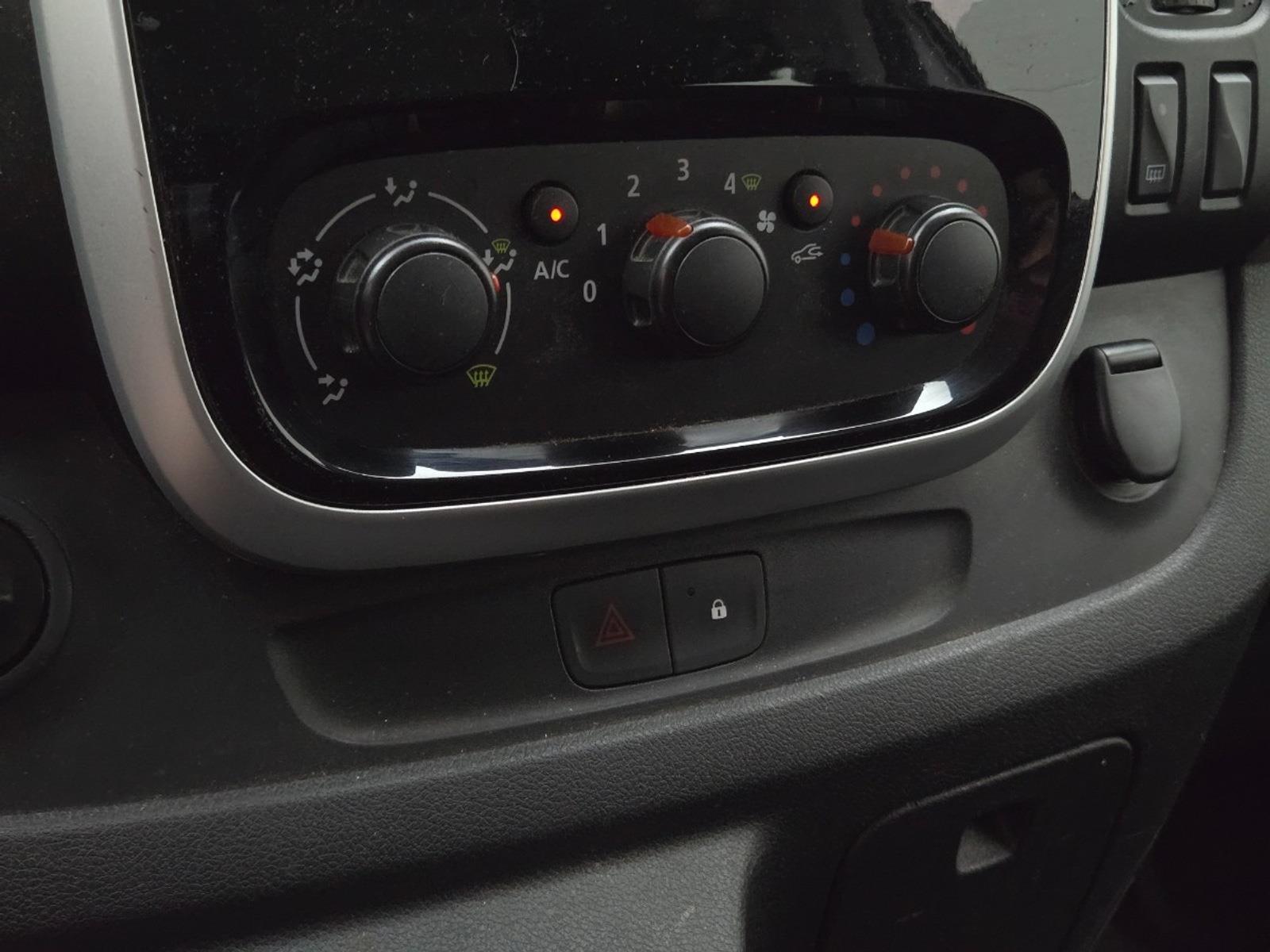 Renault Trafic 1.6 dCi T29 L2H1 DC Comfort | 2016 | 74.868 km | V17GHF | NAP: Geen oordeel