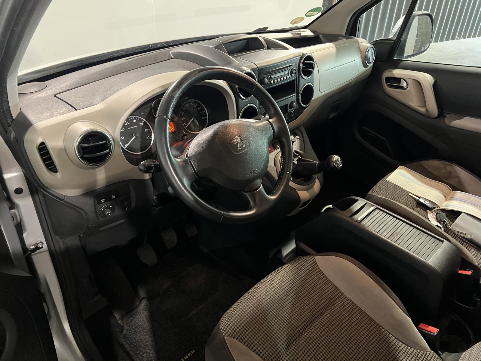 Peugeot | Partner Tepee | 1.6 HDiF XT Executive | 2012 | 248.056 km | TP661Z | Geen oordeel