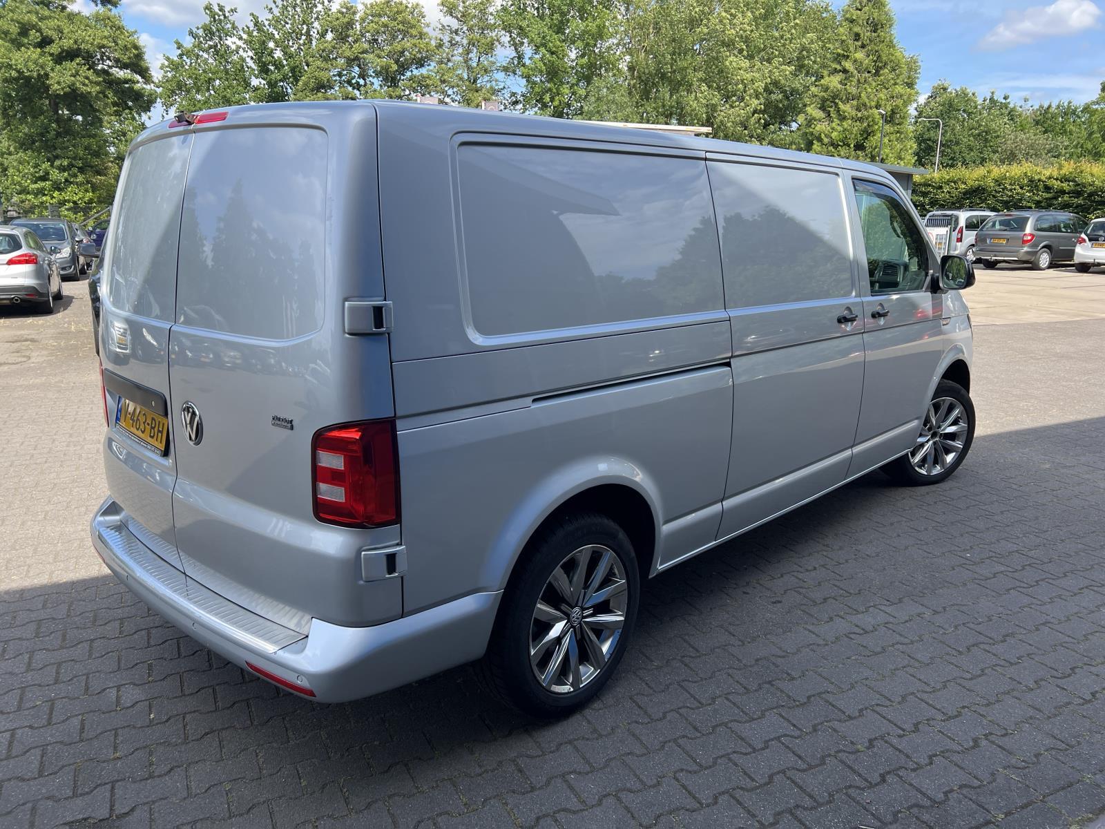 Volkswagen | Transporter | 2.0 TDI L2H1 DC Trendline | 2017 | 271.554 km | V463BH | Logisch
