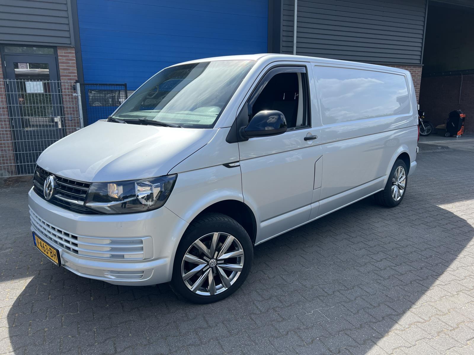 Volkswagen | Transporter | 2.0 TDI L2H1 DC Trendline | 2017 | 271.554 km | V463BH | Logisch