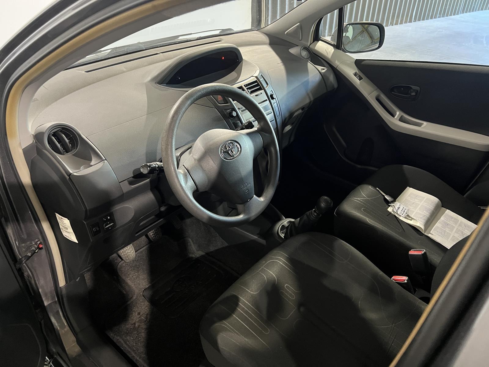 Toyota | Yaris | 1.3 VVTi Comfort | 2011 | 326.246 km | 61RKX7 | Logisch