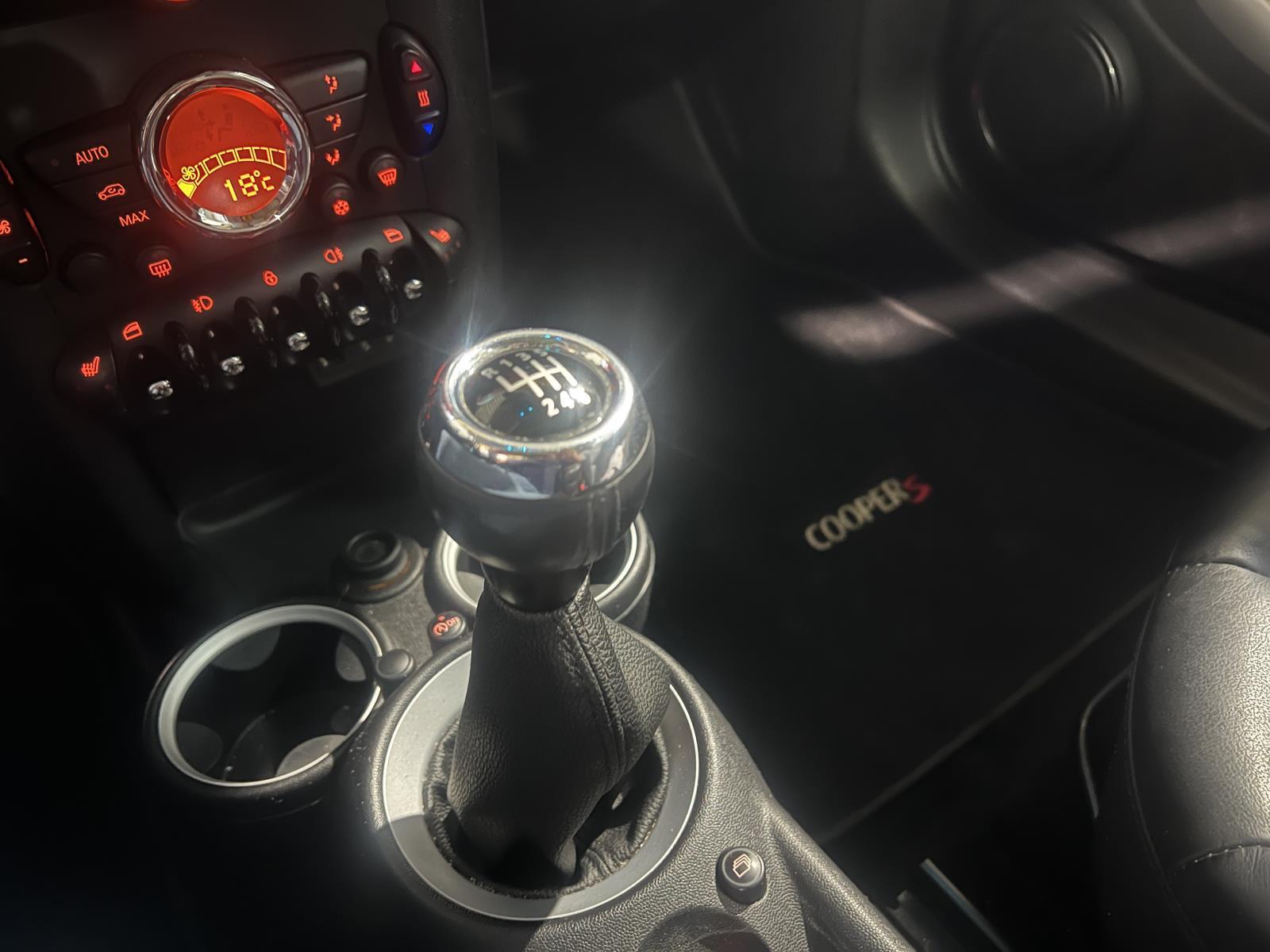 MINI | 3-Door | 1.6 Cooper S Chili | 2011 | 177,178 km | H797GH | No rating