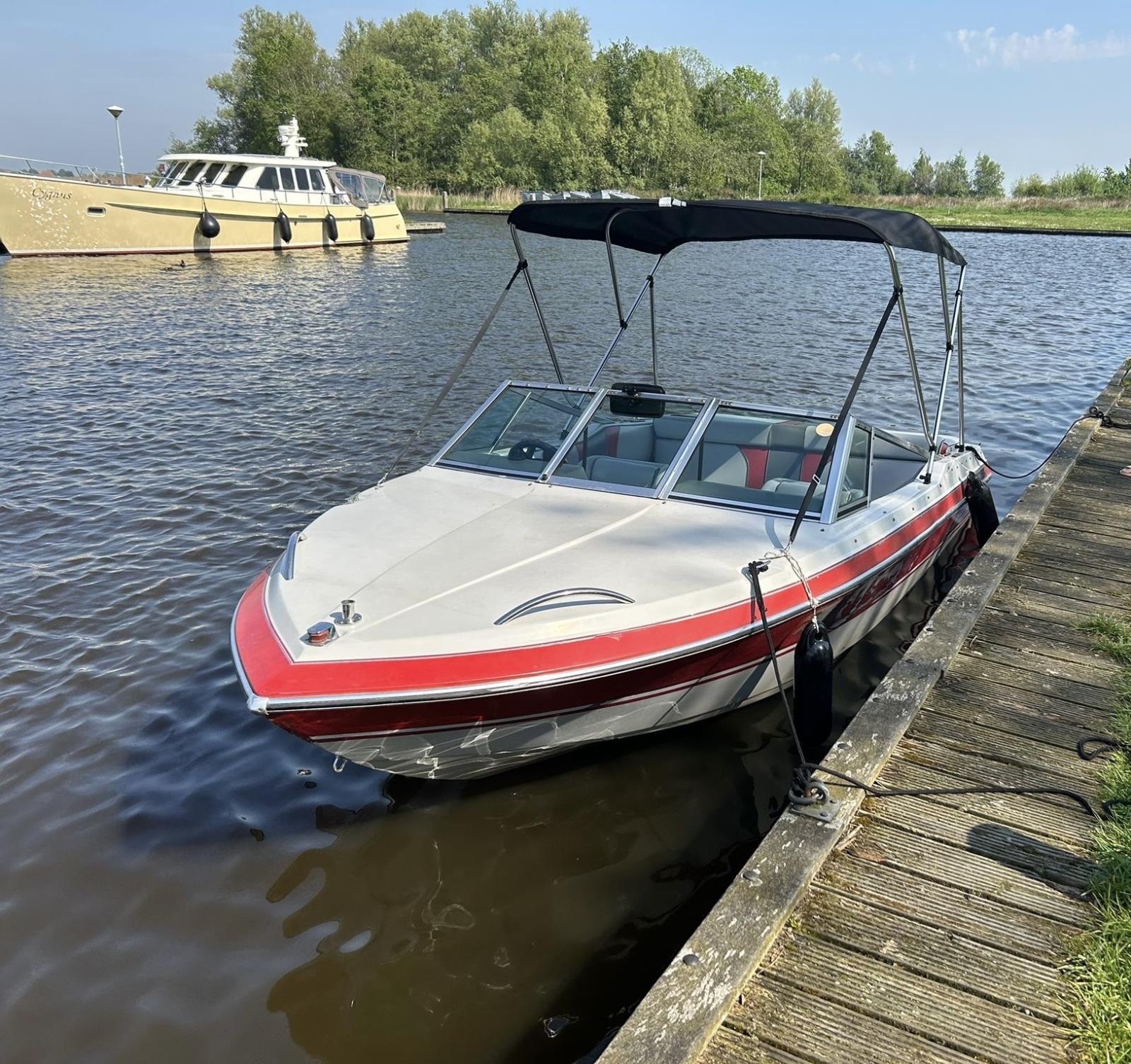 Conquest 3.0 L Mercruiser Inboard Speedboat | 1990 | 5-pers. | Incl. Trailer