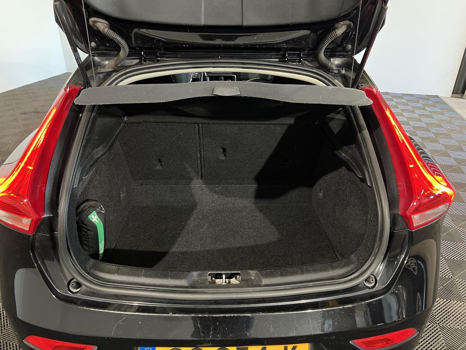 Volvo | V40 | 2.0 D2 Momentum | 2015 | 276.233 km | GG354K | Logisch