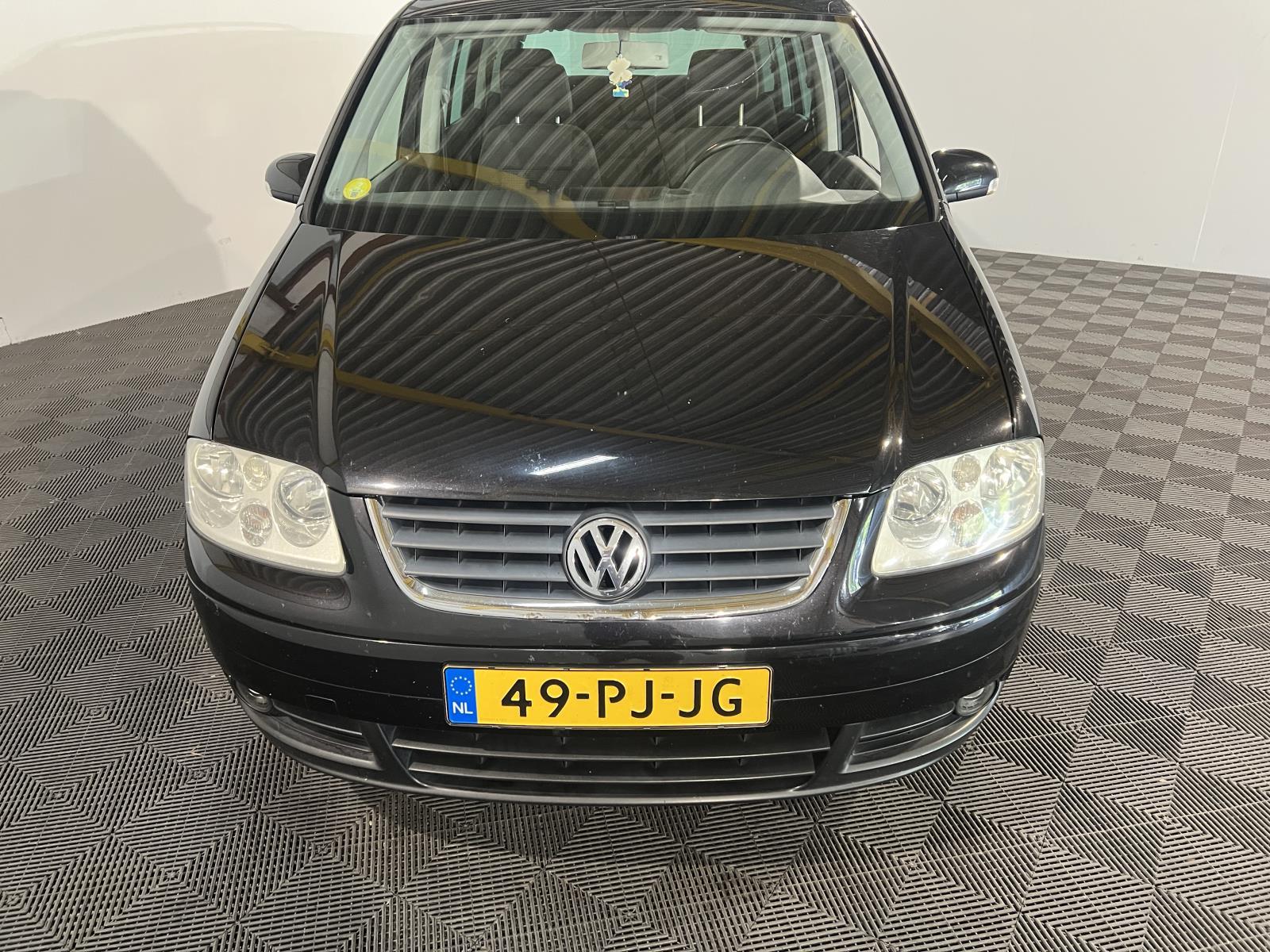 Volkswagen | Touran | 2.0-16V FSI Highline | 2004 | 283.301 km | 49PJJG | Logisch
