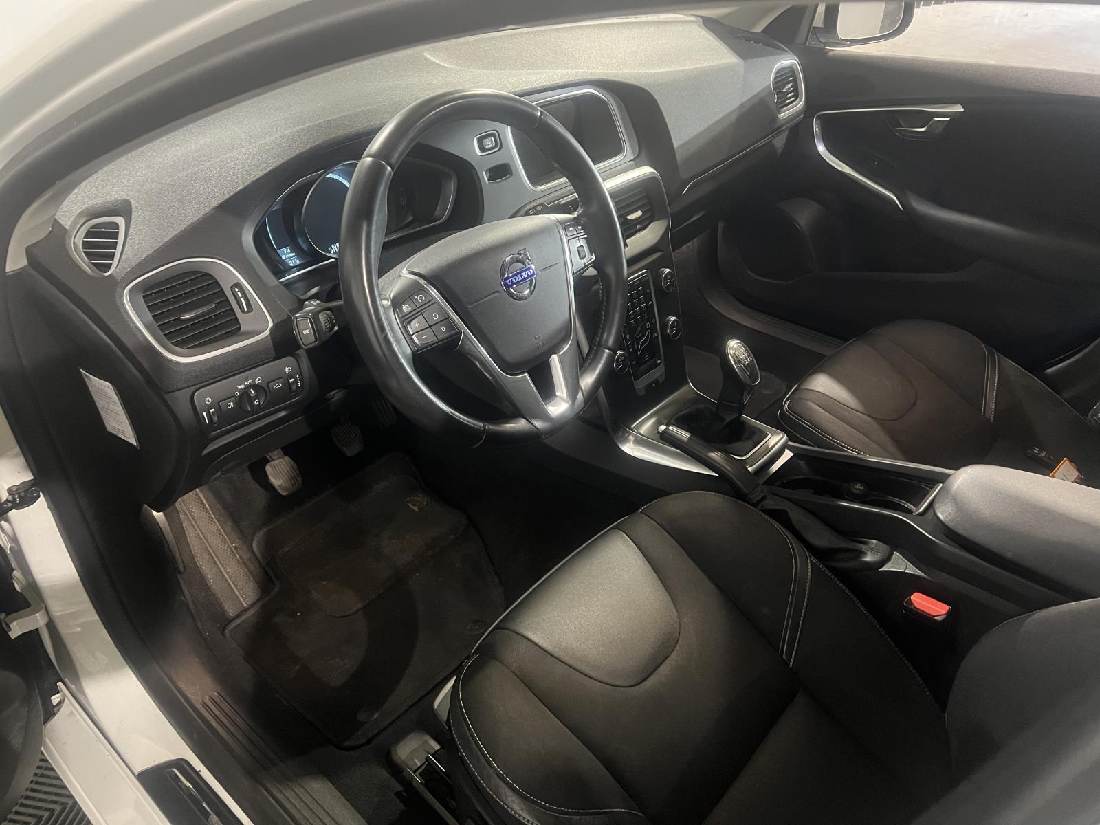 Volvo | V40 | 1.6 T3 Momentum | 2013 | 311,657 km | 13ZRN6 | Logical