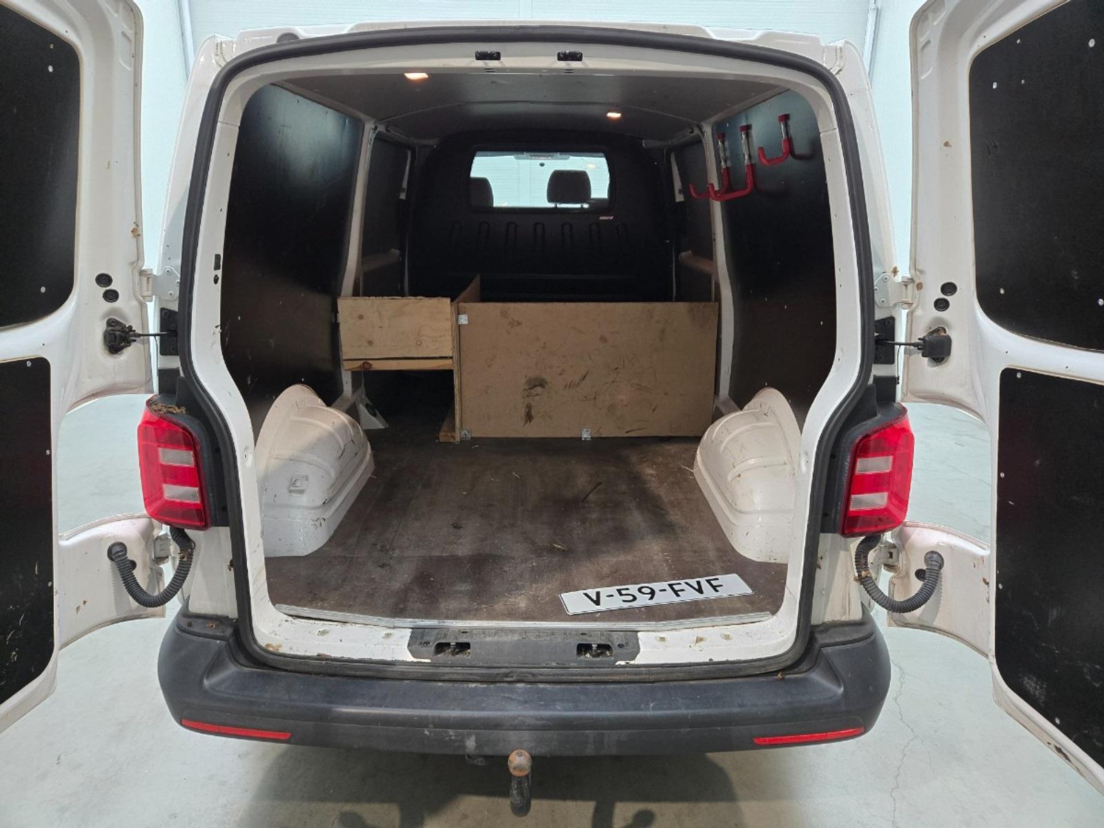 Volkswagen Transporter 2.0 TDI L2H1 Highline | 2019 | 180,159 km | V59FVF | NAP: No rating