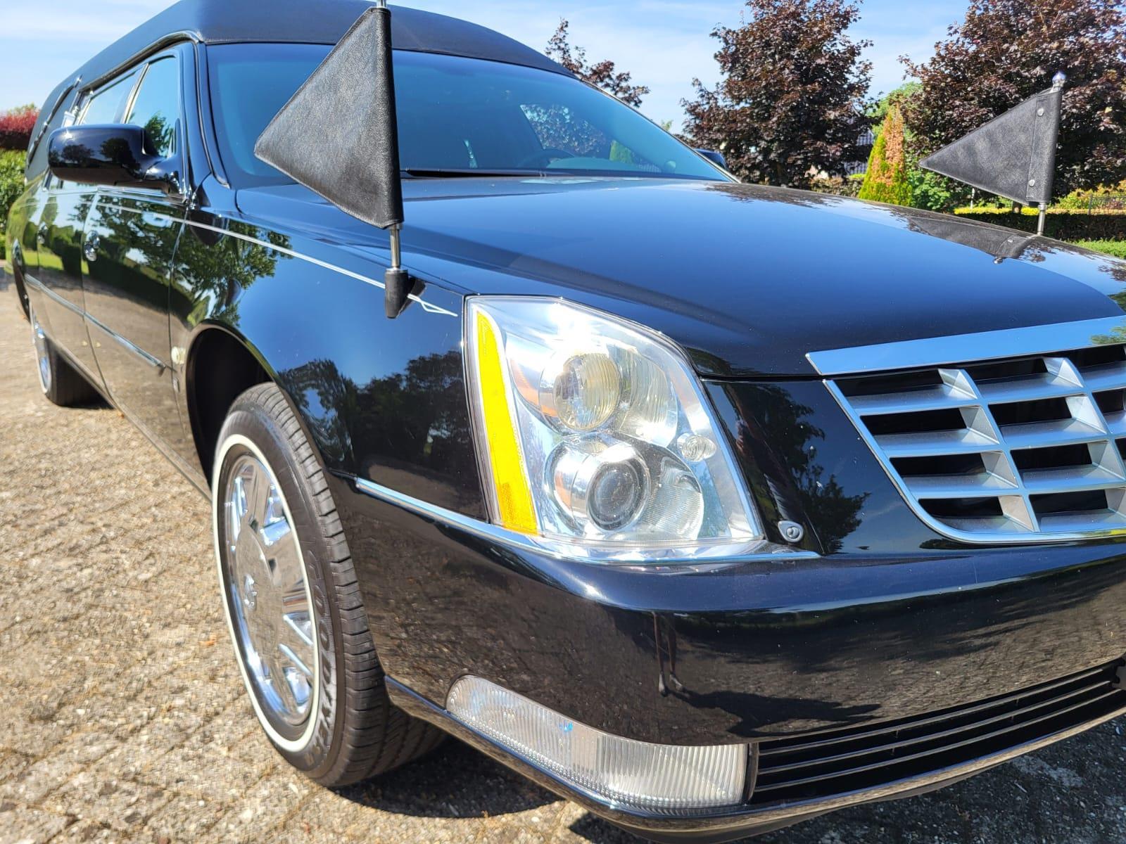 Cadillac | CADILLAC DEVILLE V8 Funeral Car | 2006 | 287,268 km | 32PGP6 | No rating