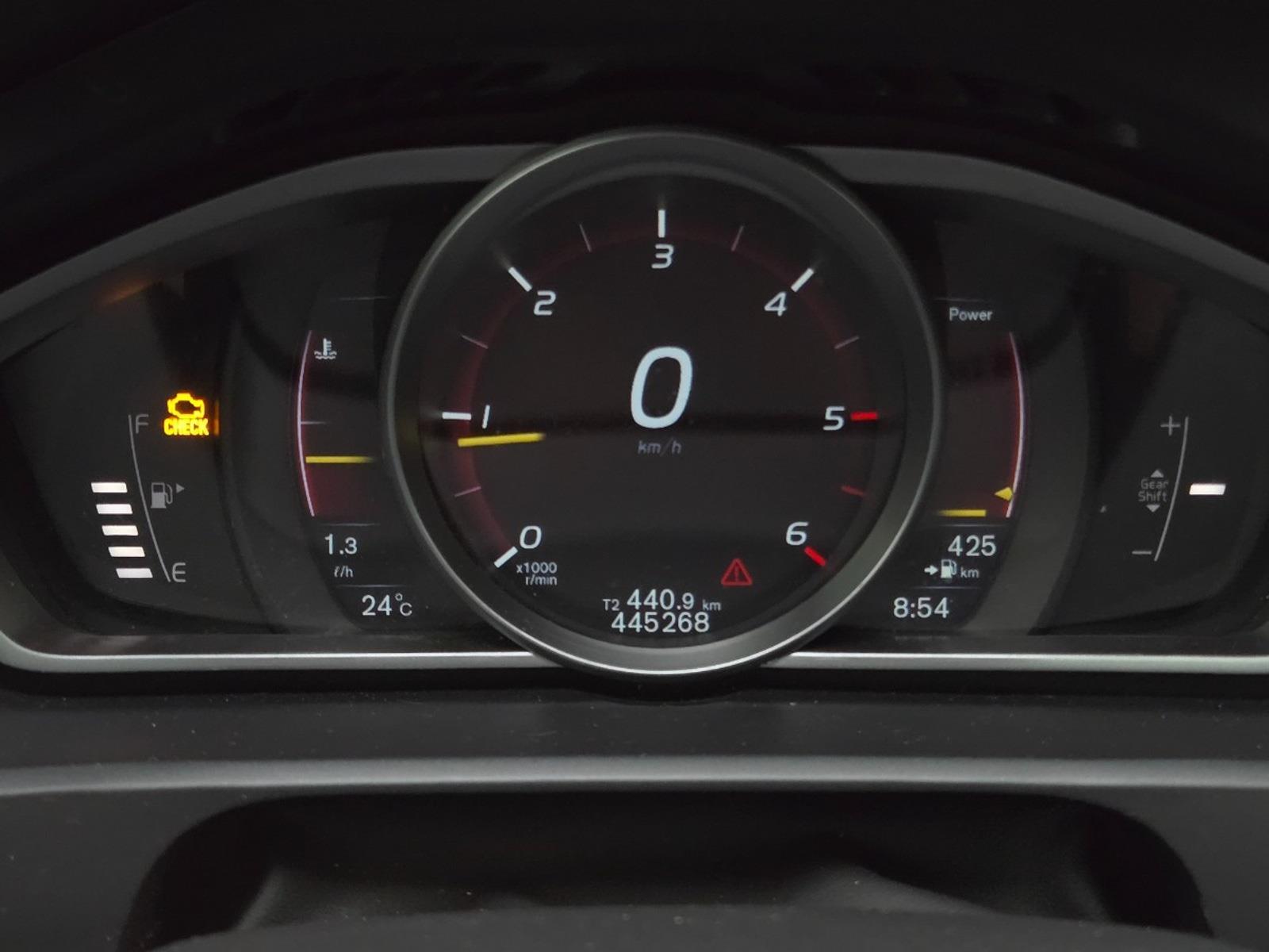 Volvo V40 2.0 D2 R-Design Business | 2015 | 445.268 km | GT723H | NAP: Logisch