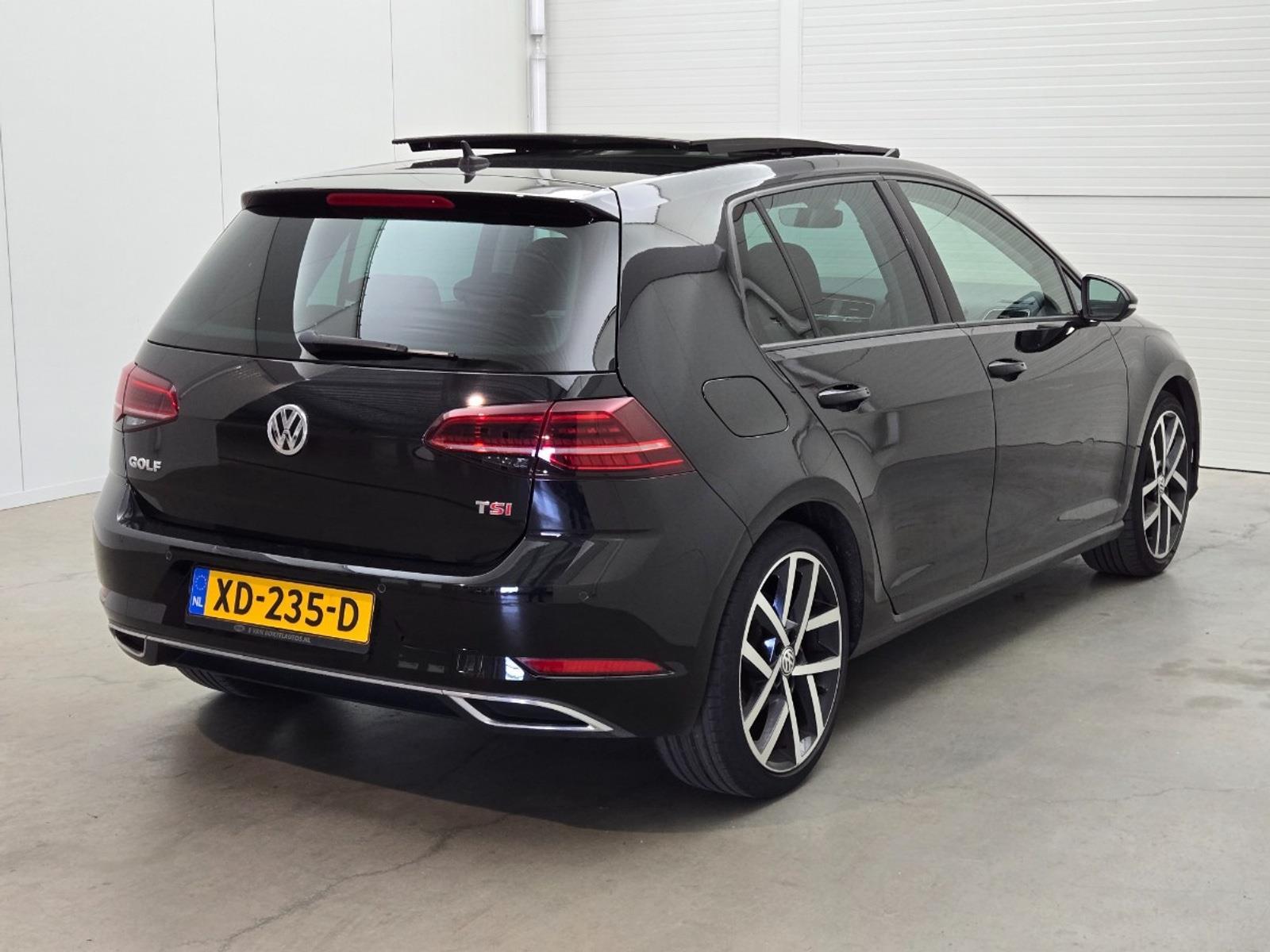 Volkswagen Golf 1.4 TSI Highline Business R | 2017 | 179,989 km | Automatic | XD235D | NAP: No rating