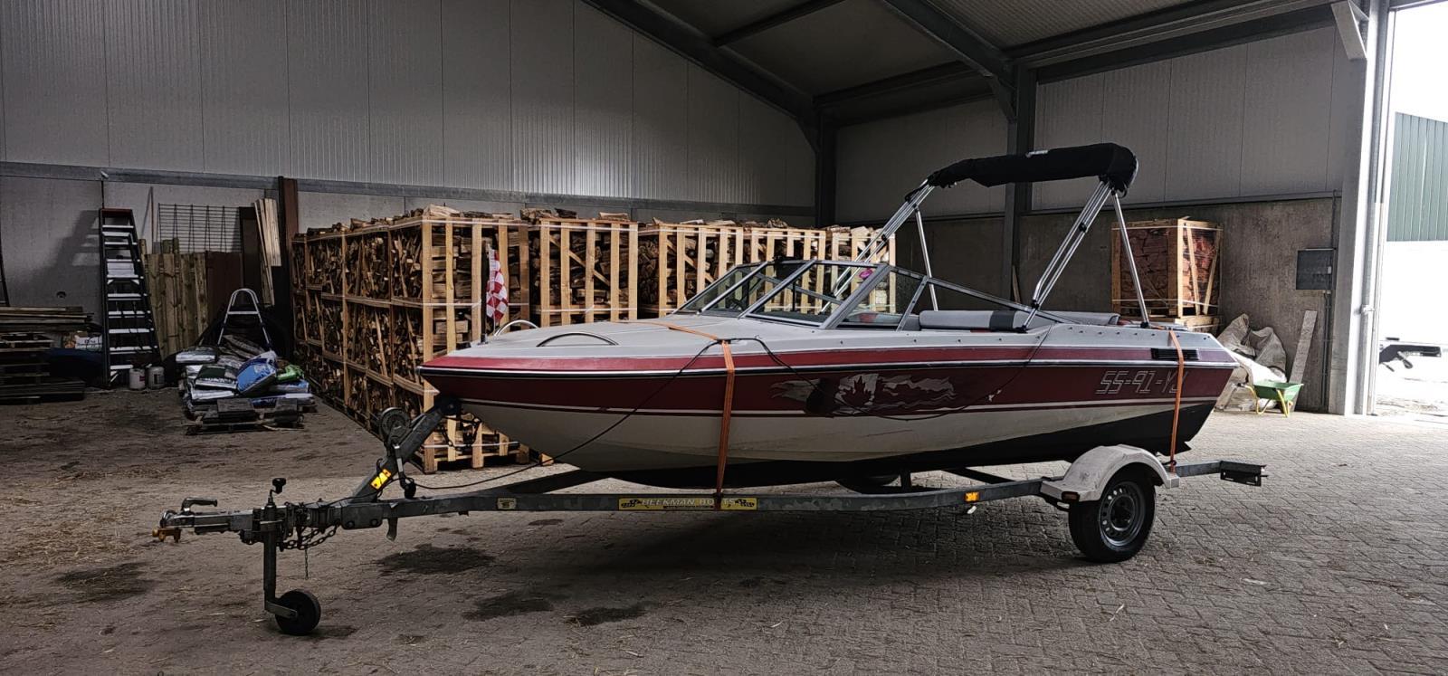 Conquest 3.0 L Mercruiser Inboard Speedboat | 1990 | 5-pers. | Incl. Trailer