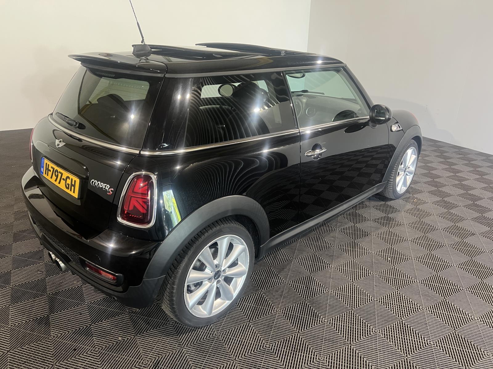 MINI | 3-Door | 1.6 Cooper S Chili | 2011 | 177,178 km | H797GH | No rating