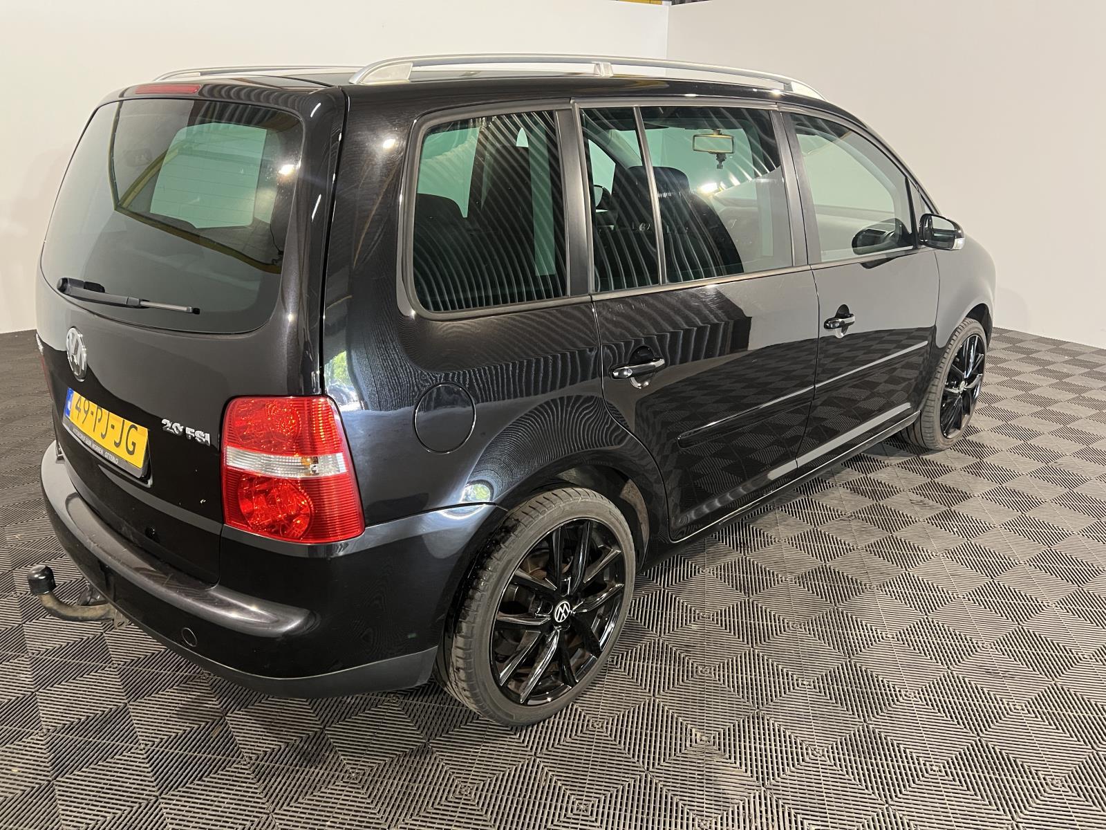 Volkswagen | Touran | 2.0-16V FSI Highline | 2004 | 283.301 km | 49PJJG | Logisch